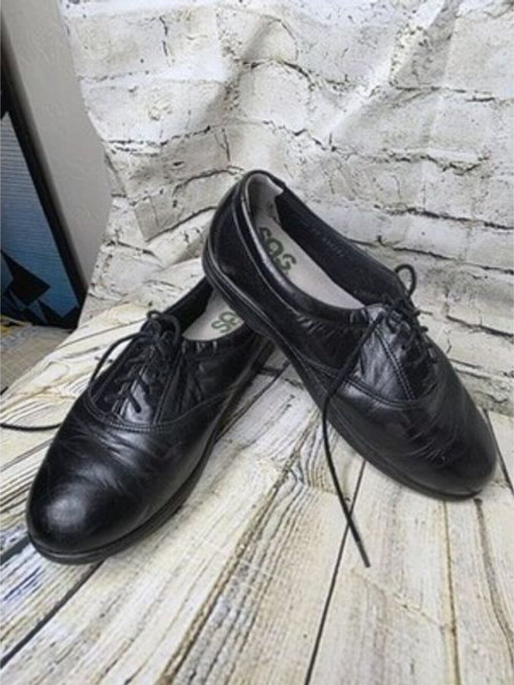 SAS Whisper Black Size 8.5 WW Leather Tie Flats